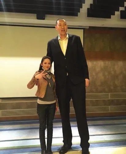 孙明明和姚明哪个高