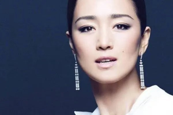 如何评价巩俐在第76届威尼斯电影节走红毯时的表现?