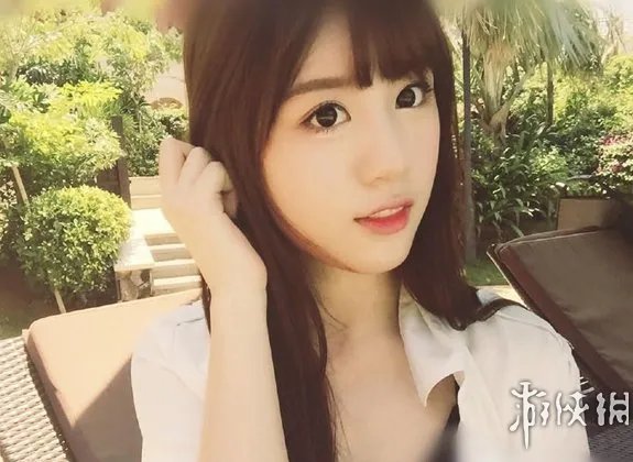 又是别人家的学妹！“白衬衣学妹”爆红网络秒杀奶茶