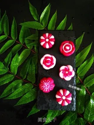 莲蓉花朵和果子