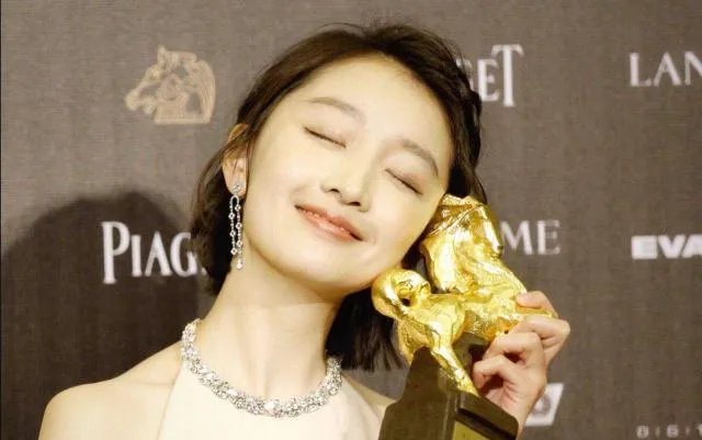 被观众当面怒斥新电影是圈钱烂片,周冬雨如何扭转尴尬局面?