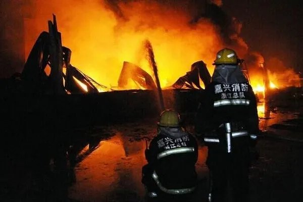 山东济宁一仓库发生爆炸,原因是什么?