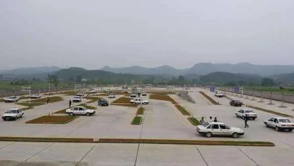 知名驾校猪兼强破产后,学院的学费还能退吗,该怎么退?
