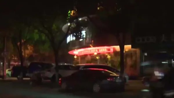 警方通报小车冲过夜市撞飞数人,他会面临什么惩罚?