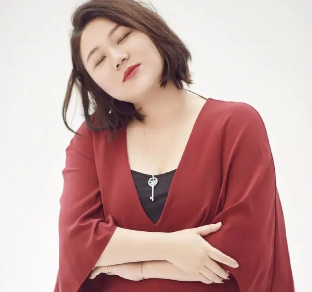 杨天真为什么会反对所有艺人恋情公开?