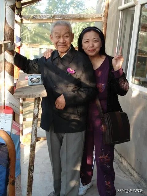 妻子回娘家照顾年迈的父亲,我却过起了单身生活,我该怎么办?