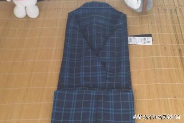 如何叠长袖的衣服?