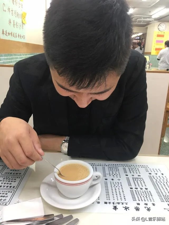 如何理解周华健经典歌曲《朋友》歌词的意思?